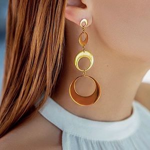 Lilou Large Light Weight Earrings In Gold